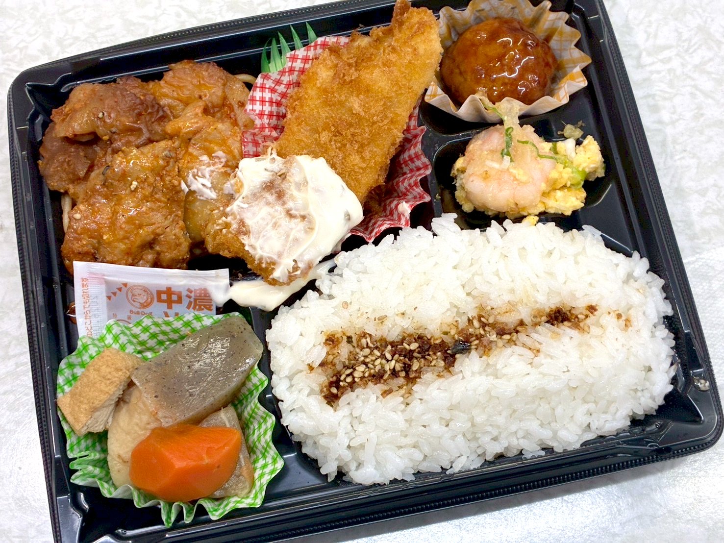 鶏和風焼きと白身魚のフライ弁当