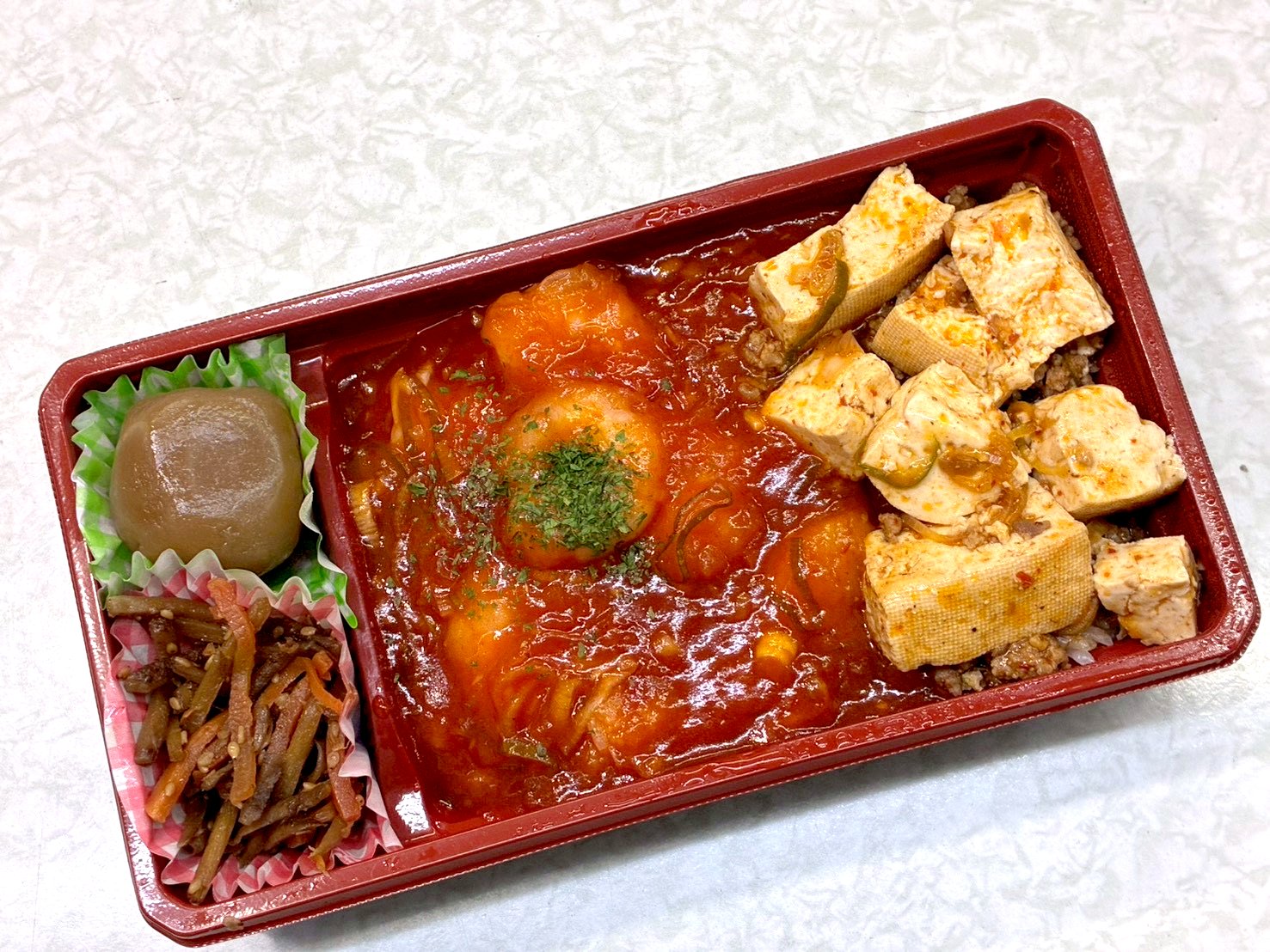 エビチリ麻婆豆腐丼