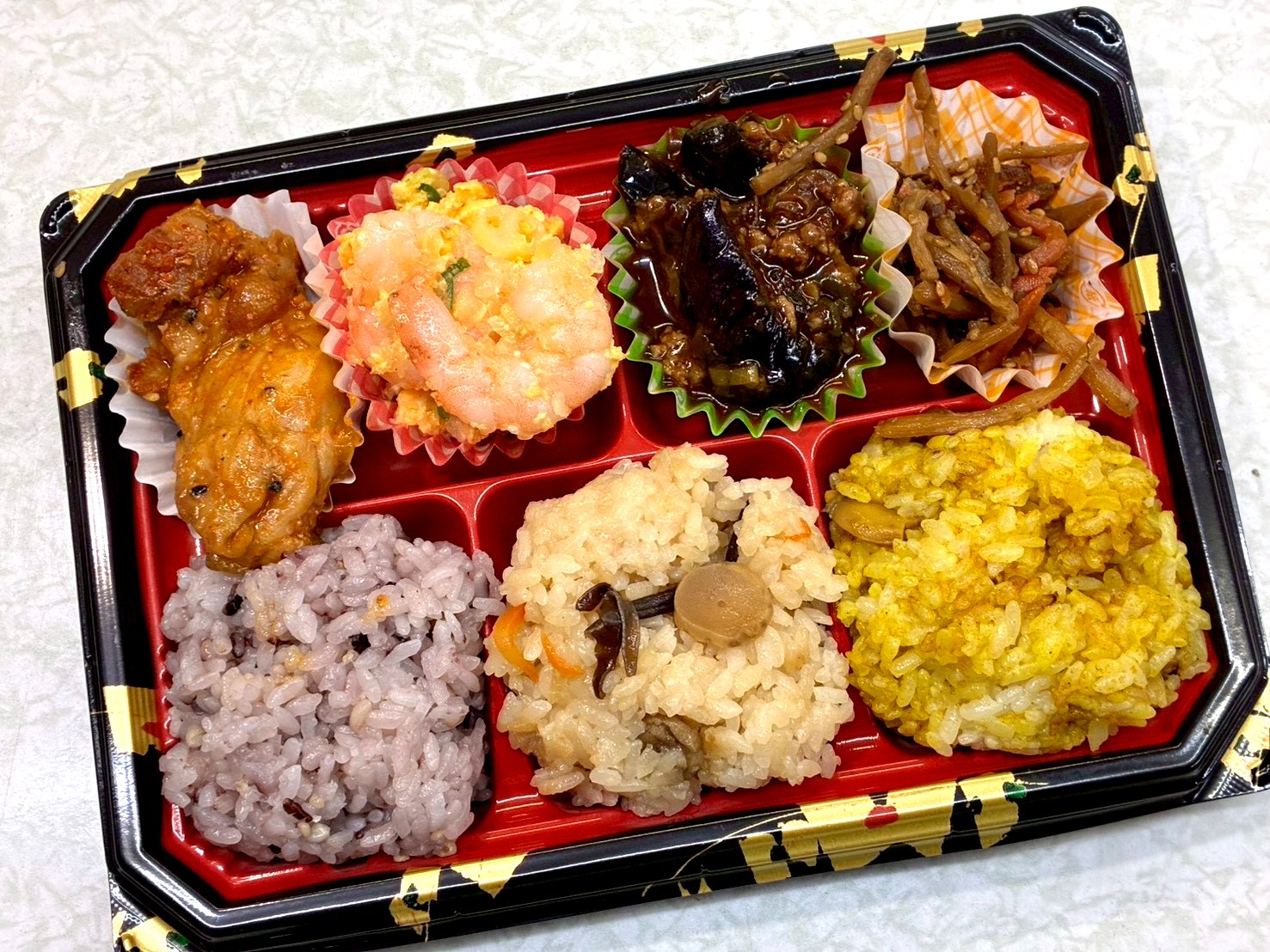 三色飯弁当